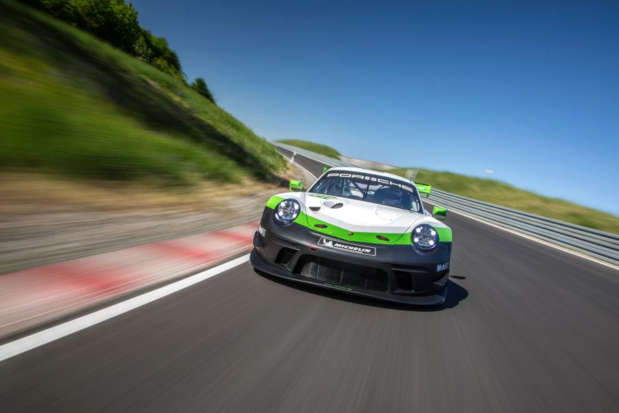  Porsche 911 GT3 R (991) 2018 года  (фото 4 из 11)
